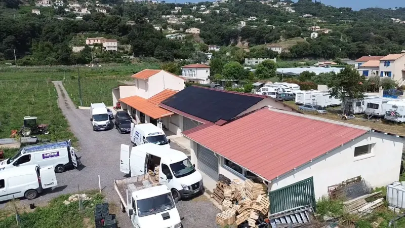 Hangar agricole des Vergers Niçois équipé de 15 kWc
