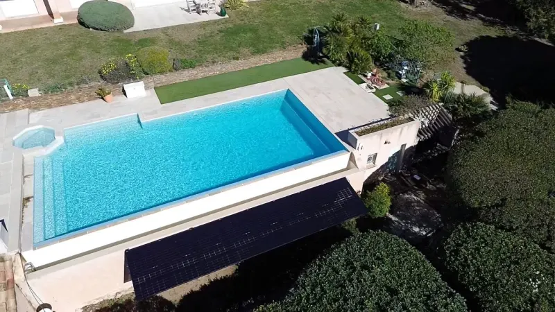 Roquebrune-sur-Argens · 10 kWc · 11,5 kWh